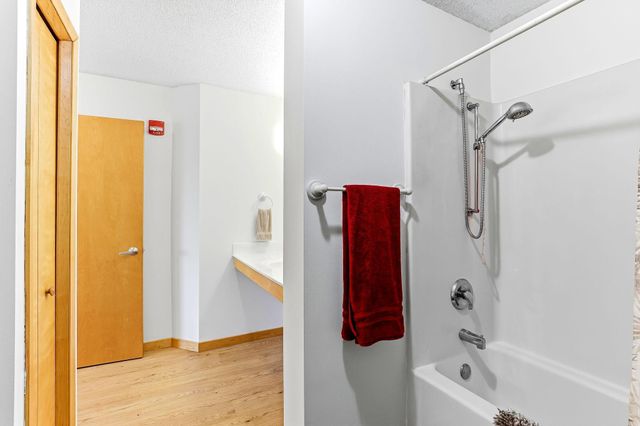 4845 W 123rd Street 201, Savage, MN 55378