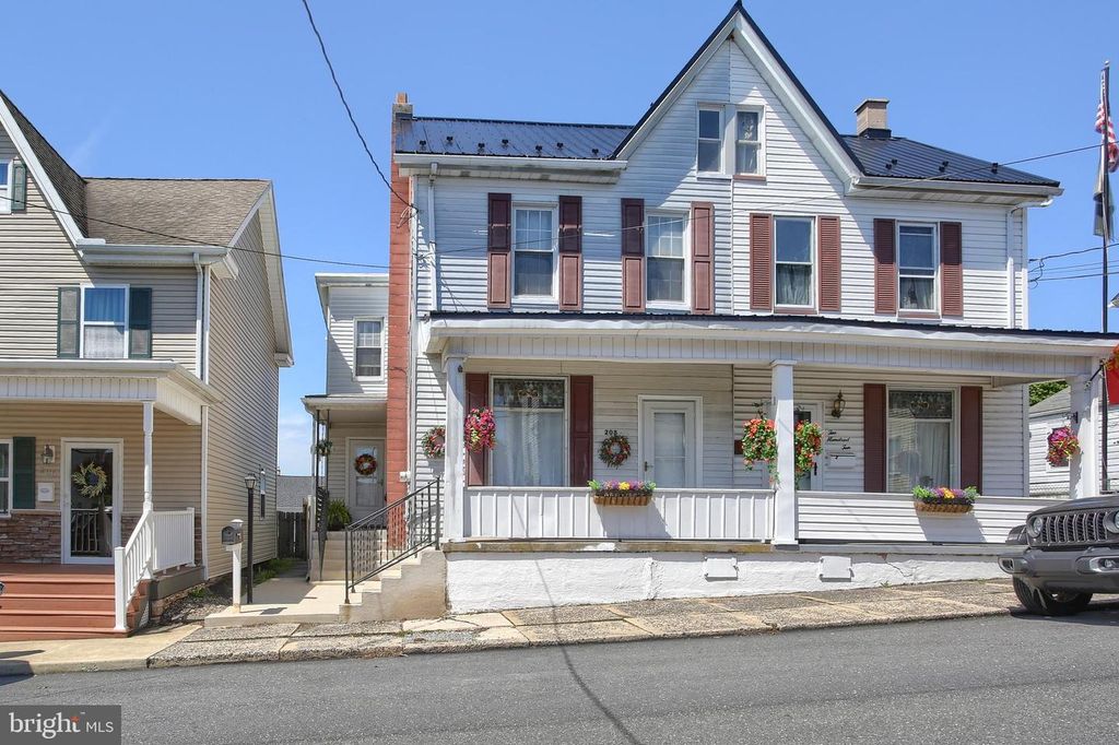 208 EAST ST, Williamstown, PA 17098