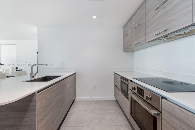 1300 S Miami Ave 2909, Miami, FL 33130