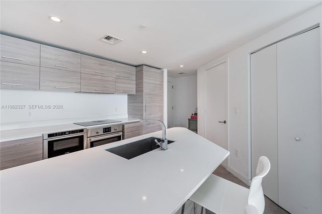 1300 S Miami Ave 2909, Miami, FL 33130