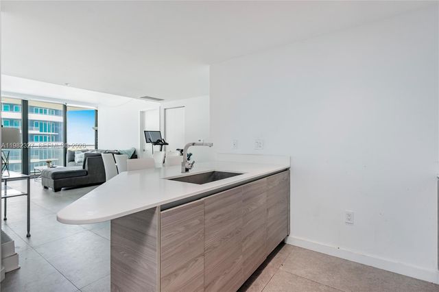 1300 S Miami Ave 2909, Miami, FL 33130