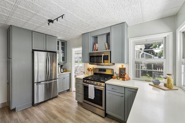 3914 72nd Street, Urbandale, IA 50322