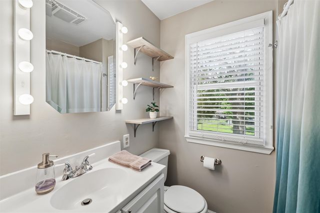 3914 72nd Street, Urbandale, IA 50322