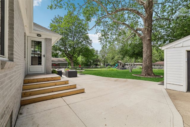 3914 72nd Street, Urbandale, IA 50322