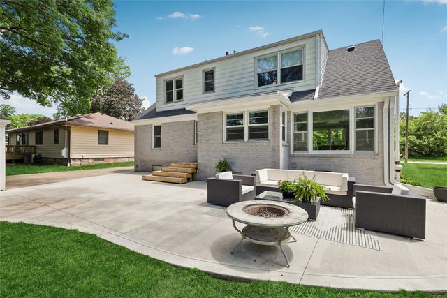 3914 72nd Street, Urbandale, IA 50322