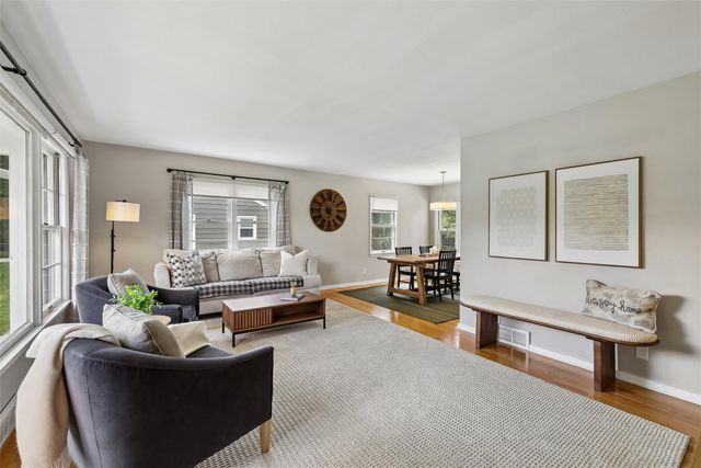 3914 72nd Street, Urbandale, IA 50322