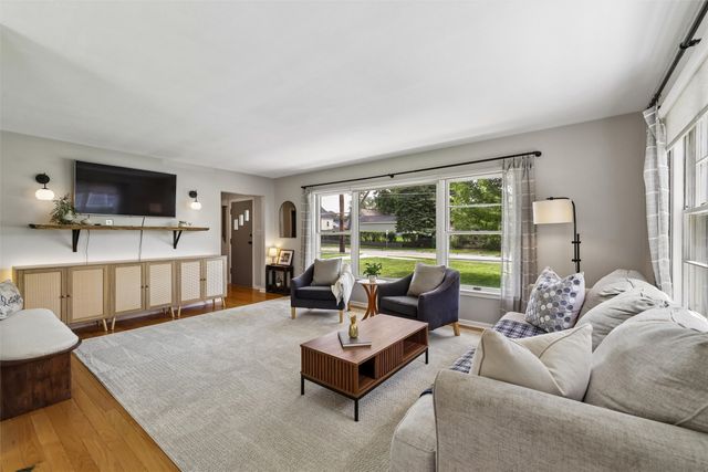 3914 72nd Street, Urbandale, IA 50322