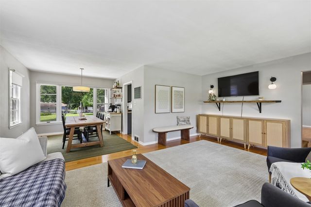 3914 72nd Street, Urbandale, IA 50322
