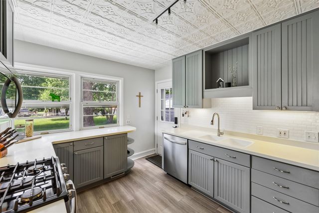 3914 72nd Street, Urbandale, IA 50322