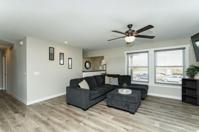 615 7th Avenue NE, Plainview, MN 55964