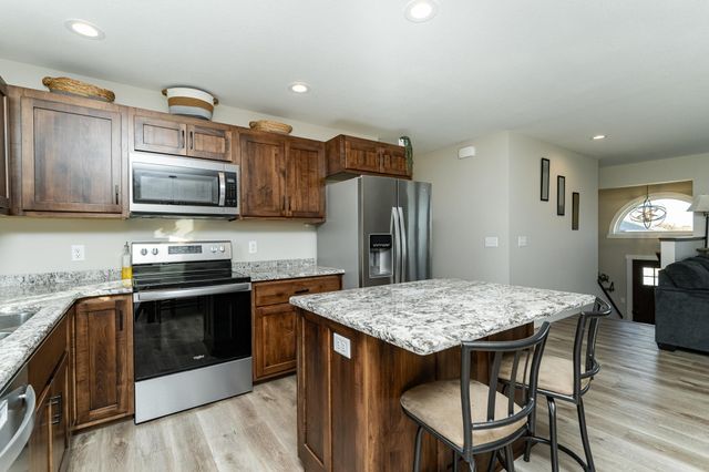 615 7th Avenue NE, Plainview, MN 55964