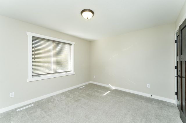 615 7th Avenue NE, Plainview, MN 55964