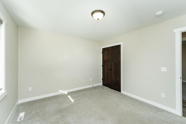 615 7th Avenue NE, Plainview, MN 55964