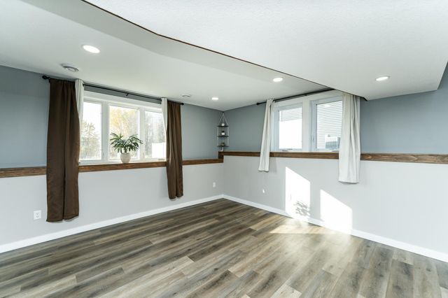 615 7th Avenue NE, Plainview, MN 55964