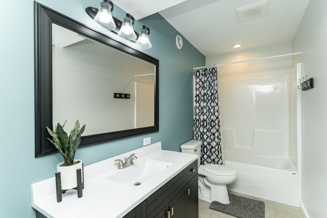 615 7th Avenue NE, Plainview, MN 55964