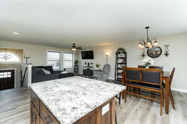 615 7th Avenue NE, Plainview, MN 55964