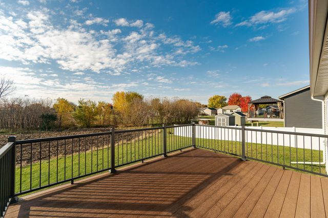 615 7th Avenue NE, Plainview, MN 55964