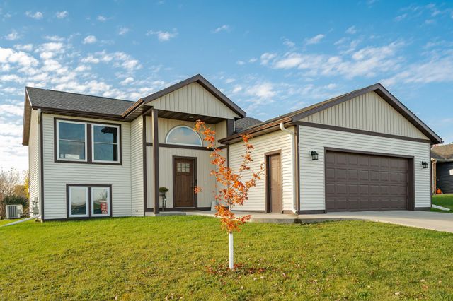 615 7th Avenue NE, Plainview, MN 55964