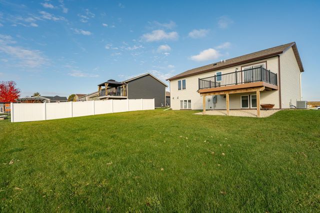 615 7th Avenue NE, Plainview, MN 55964