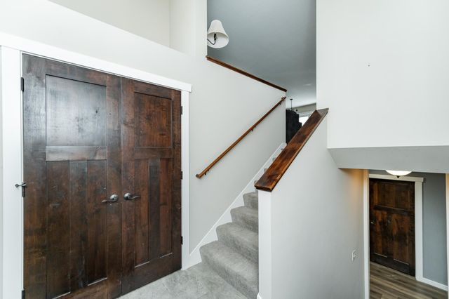 615 7th Avenue NE, Plainview, MN 55964