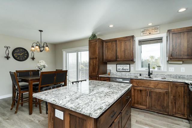 615 7th Avenue NE, Plainview, MN 55964