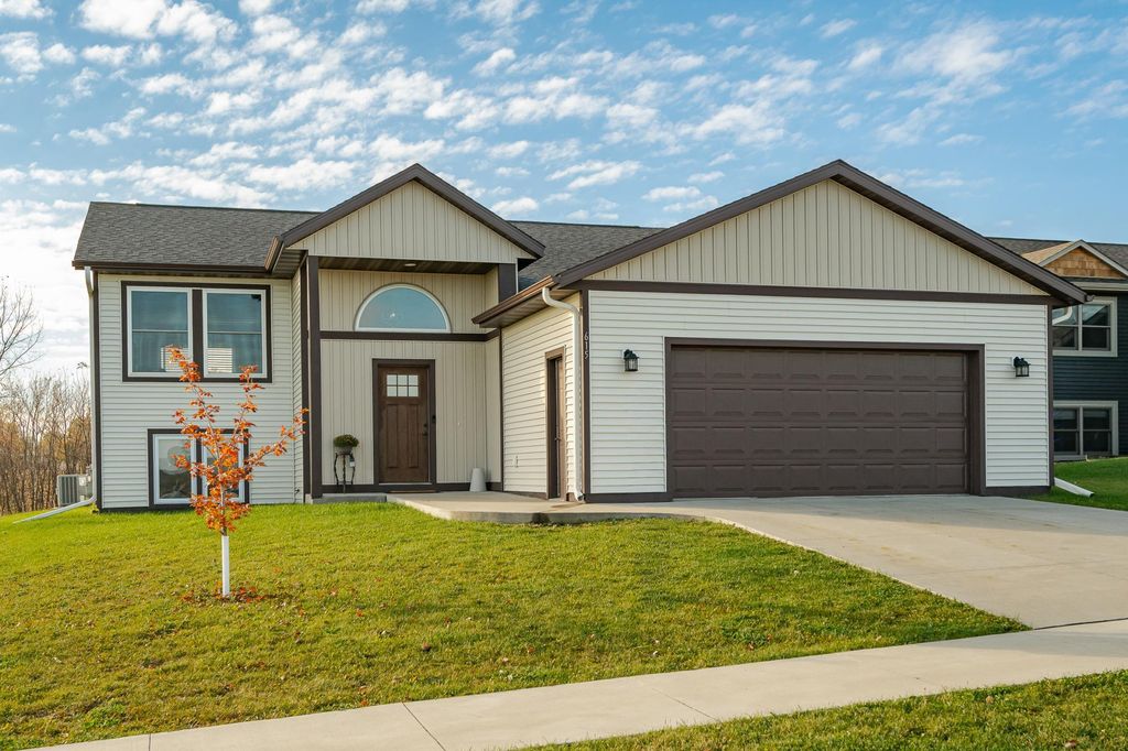 615 7th Avenue NE, Plainview, MN 55964