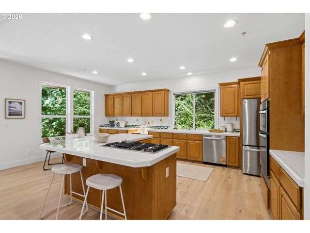 12421 Se DEERFIELD Pl, Happy Valley, OR 97086
