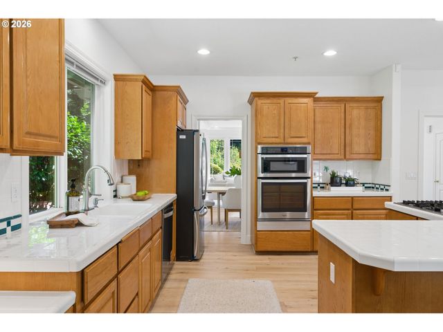 12421 Se DEERFIELD Pl, Happy Valley, OR 97086