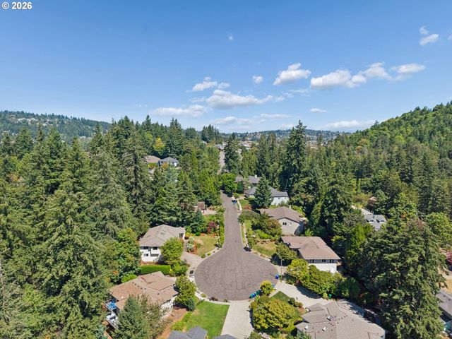 12421 Se DEERFIELD Pl, Happy Valley, OR 97086