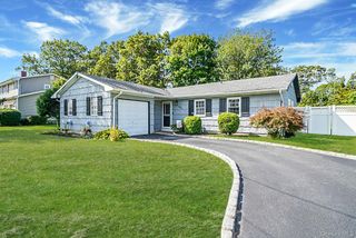 21 Coleridge Road, Holbrook, NY 11741