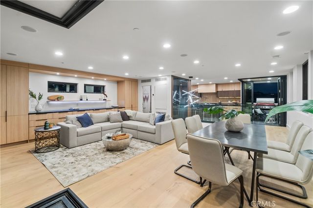 214 El Porto Street, Manhattan Beach, CA 90266