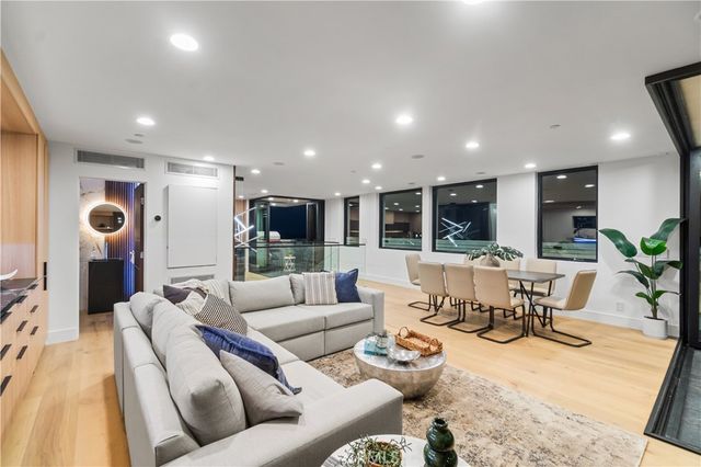 214 El Porto Street, Manhattan Beach, CA 90266