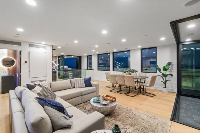 214 El Porto Street, Manhattan Beach, CA 90266