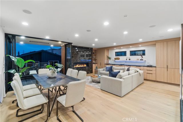 214 El Porto Street, Manhattan Beach, CA 90266