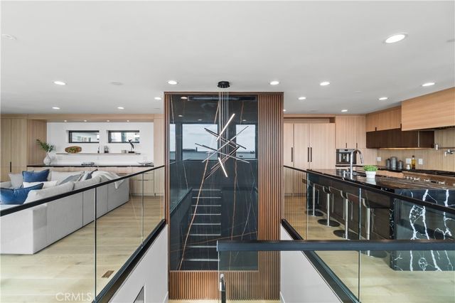 214 El Porto Street, Manhattan Beach, CA 90266