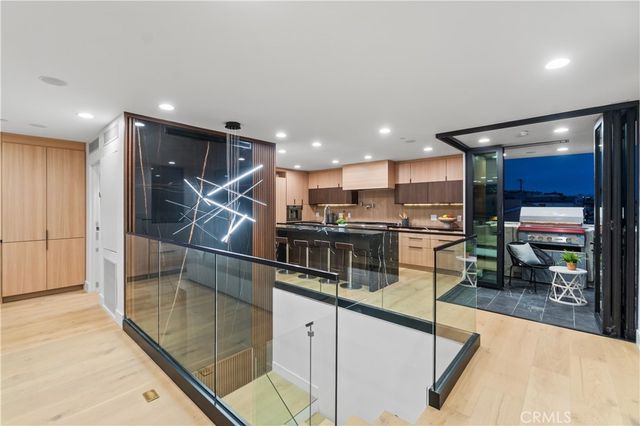 214 El Porto Street, Manhattan Beach, CA 90266