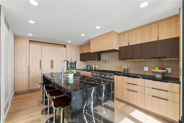 214 El Porto Street, Manhattan Beach, CA 90266