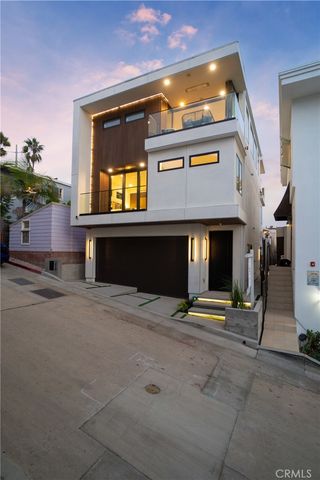 214 El Porto Street, Manhattan Beach, CA 90266