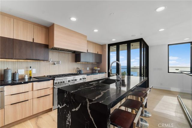 214 El Porto Street, Manhattan Beach, CA 90266
