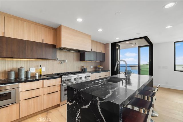 214 El Porto Street, Manhattan Beach, CA 90266