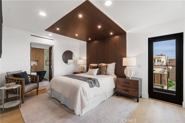 214 El Porto Street, Manhattan Beach, CA 90266