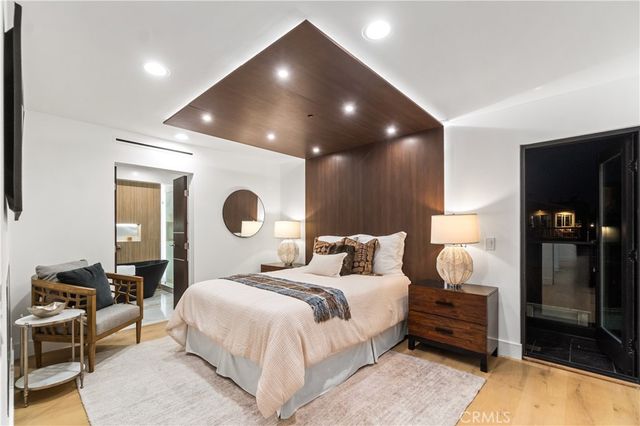 214 El Porto Street, Manhattan Beach, CA 90266