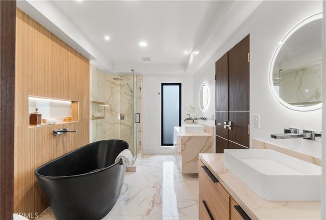 214 El Porto Street, Manhattan Beach, CA 90266
