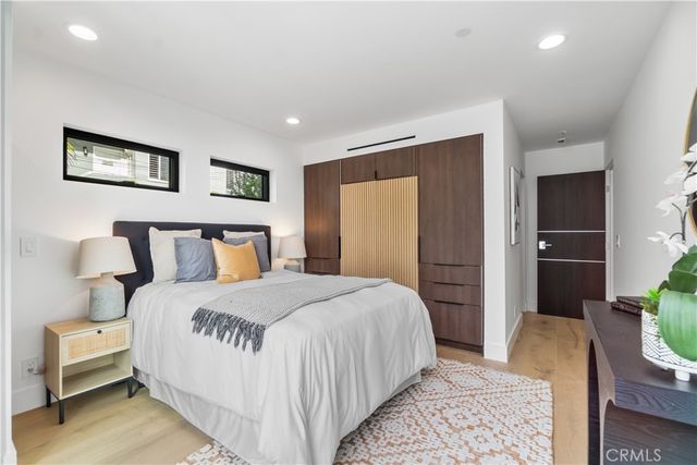 214 El Porto Street, Manhattan Beach, CA 90266