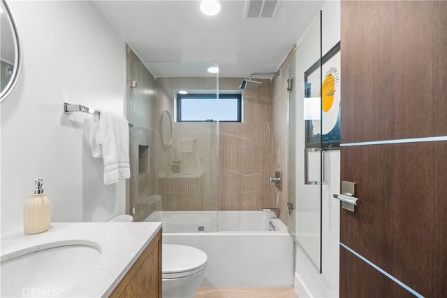 214 El Porto Street, Manhattan Beach, CA 90266