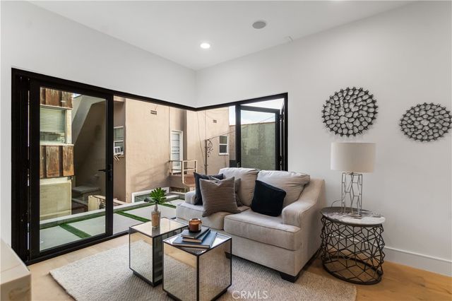 214 El Porto Street, Manhattan Beach, CA 90266