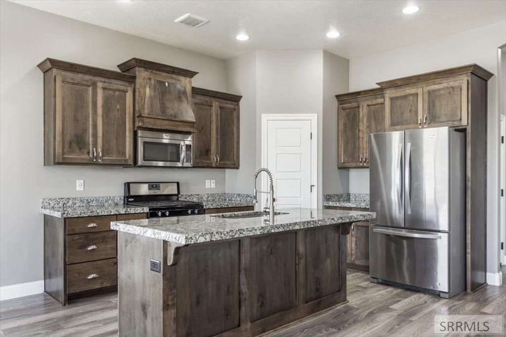 Image 4 of property listing at 5776 Cedarwood Lane, Ammon, ID 83406