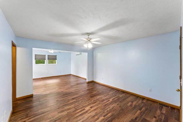611 S Countryside Avenue, Republic, MO 65738