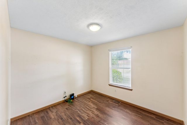 611 S Countryside Avenue, Republic, MO 65738
