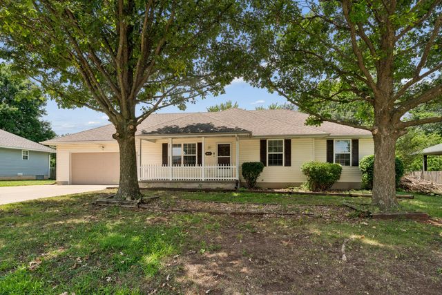 611 S Countryside Avenue, Republic, MO 65738